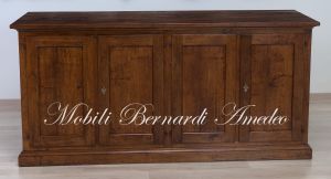 Credenza stile arte povera costruita artigianalmente in legno massello di noce con 4 porte